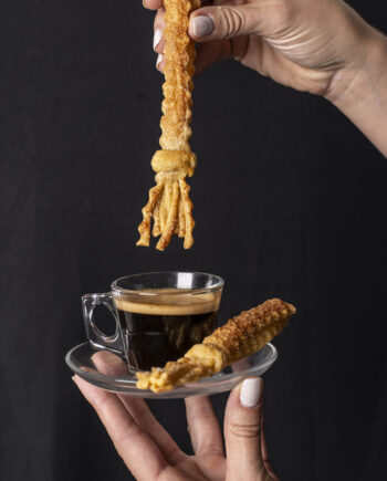 Escobas de hojaldre  (3 unidades)