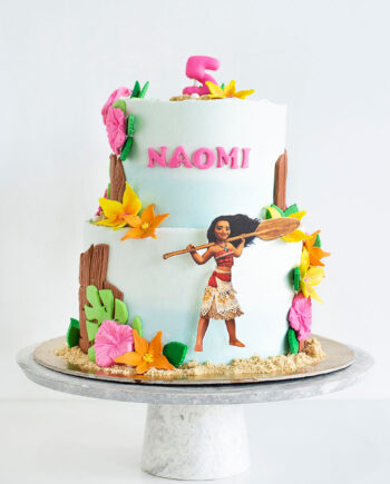 Cake de dos pisos con cake toppers y fondant