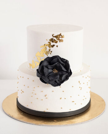 Cake dos pisos clasico con detalles