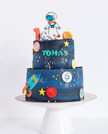 Cake 2 pisos con detalles fondant