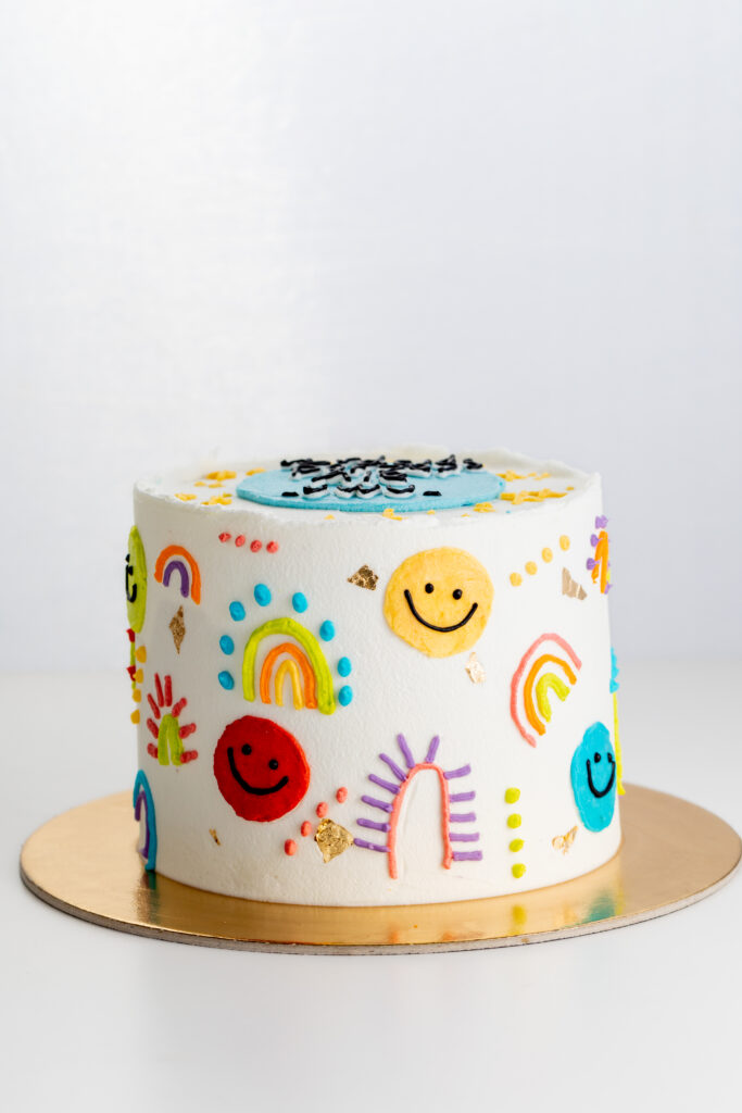 Cake con figuras dibujadas