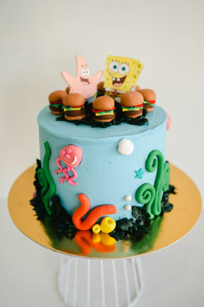 Cake con figura e impresiones en fondant