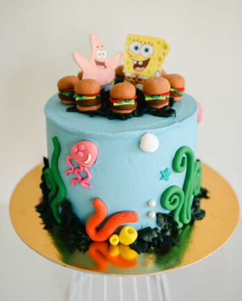 Cake con figura e impresiones en fondant