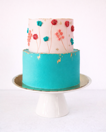 Cake dos pisos liso con detalles
