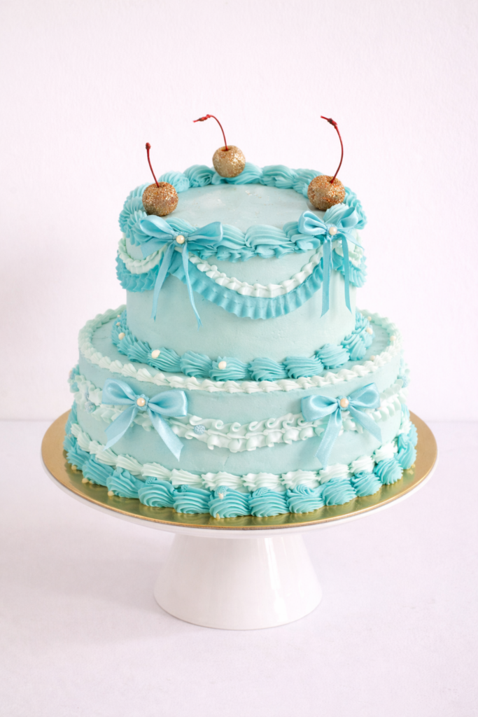 Vintage cake de dos pisos con cherrys