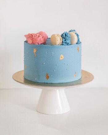 Cake con flores y macarons