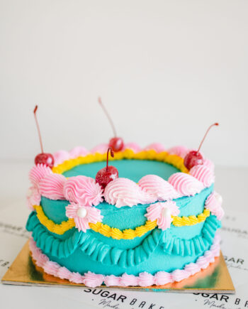 Lunch box cake vintage